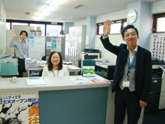 山本塾 芦屋教室 受付、元気にお出迎え