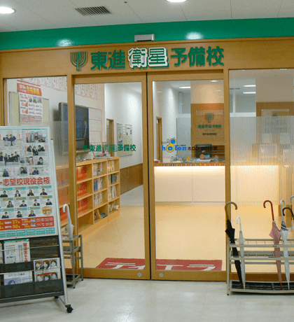 神戸名谷駅前校外観